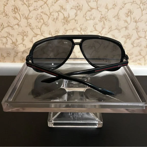 Gently Used Gucci shades sunglasses black - Picture 2 of 9
